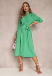 Zielona Sukienka Canopis. Zielone sukienki Renee, m, bez wzorów, z materiału, eleganckie, bez kołnierzyka, bez ramiączek, midi, kopertowe. W wyprzedaży za 75.99 zł.