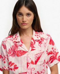 Superdry Koszula krótki rękaw Beach z nadrukiem Ikat Floral Czerwony. Czerwone koszule Superdry, bez wzorów, z bawełny, klasyczne, bez kołnierzyka, bez ramiączek. Za 234.25 zł.