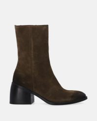 ZIELONE BOTKI Z ZAMSZU G006SUGROBB053. Zielone botki Venezia, bez wzorów, ze skóry, bez obcasa, bez zapięcia. Za 799.00 zł.