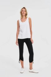 Bawełniane legginsy czarne. Czarne legginsy MOODO, bez wzorów, z bawełny. Za 59.99 zł.