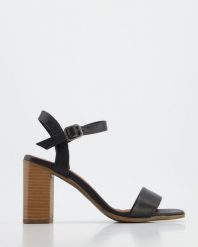 CZARNE SANDAŁY 0027101 BLACK. Czarne sandały Venezia, bez wzorów, ze skóry, bez obcasa, bez zapięcia. Za 239.00 zł.