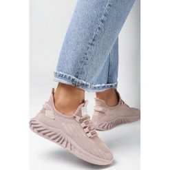 Różowe Buty Sportowe Elonyla. Czerwone buty sportowe lifestyle Born2be, z aplikacjami, z gumy, sportowe, z okrągłym noskiem, bez zapięcia. W wyprzedaży za 45.49 zł.