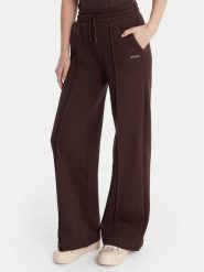 Guess Spodnie dresowe V6RB17 K9V31 Brązowy Regular Fit. Brązowe spodnie sportowe Guess, z aplikacjami, z bawełny. Za 349.99 zł.