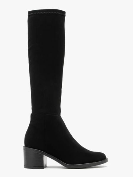 Elastyczne kozaki z wąską cholewką. Czarne kozaki Ryłko, bez wzorów, z syntetyku, z okrągłym noskiem, bez obcasa, na obcasie, bez zapięcia. Za 399.99 zł.