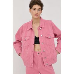 Gestuz kurtka jeansowa damska kolor różowy przejściowa oversize. Czerwone kurtki Gestuz, bez wzorów, z bawełny, bez kaptura. W wyprzedaży za 539.99 zł.