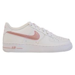 Buty sportowe damskie Nike Air Force 1. Białe buty treningowe Nike, bez wzorów, bez zapięcia, Nike Air Force. Za 499.00 zł.