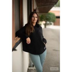 Sweter damski Ju & Pa Cape. Czarne swetry JU ET PA, na jesień, bez wzorów, z materiału, eleganckie, bez ramiączek. Za 346.00 zł.