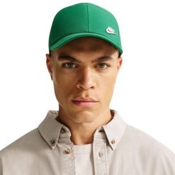 Czapka z daszkiem Nike Dri-FIT Club zielona. Zielone czapki z daszkiem Nike, bez wzorów, z poliesteru, sportowe. Za 100.99 zł.