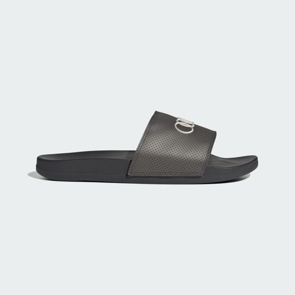 KLAPKI ADILETTE COMFORT AUDI REVOLUT F1 TEAM. Białe klapki adidas, bez wzorów, z materiału, eleganckie, bez obcasa, bez zapięcia. Za 239.00 zł.