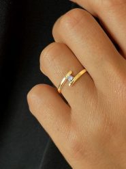 OR Carats Złoty pierścionek z diamentem rozmiar: 56. Żółte pierścionki OR Carats, z diamentem, metalowe. Za 507.51 zł.