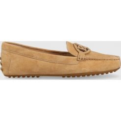 Lauren Ralph Lauren mokasyny zamszowe Brynn damskie kolor beżowy na płaskim obcasie 802872424001. Brązowe mokasyny Lauren Ralph Lauren, bez wzorów, z gumy, z okrągłym noskiem. W wyprzedaży za 419.99 zł.