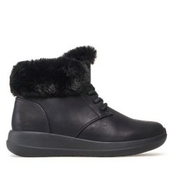 Botki Clara Barson. Czarne botki Clara Barson, bez wzorów, bez obcasa, na płaskiej podeszwie, bez zapięcia. Za 119.99 zł.