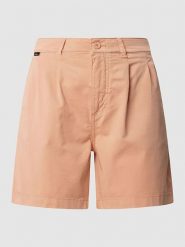 Pepe Jeans Szorty chino "Vania" - Regular fit - w kolorze łososiowym rozmiar: L. Pomarańczowe szorty Pepe Jeans, z aplikacjami, z jeansu. Za 132.36 zł.