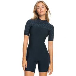 Pianka do pływania damska ROXY 2.0 Swell Series 2 mm. Czarne kombinezony Roxy, bez wzorów, z elastanu, sportowe, bez kołnierzyka, bez ramiączek, krótkie. Za 349.99 zł.
