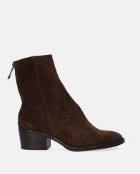 BRĄZOWE BOTKI Z ZAMSZU V009SUBROBB027. Brązowe botki Venezia, bez wzorów, ze skóry, bez obcasa, bez zapięcia. Za 639.00 zł.
