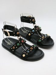 Bellucci Sandały w kolorze czarnym rozmiar: 39. Czarne sandały Bellucci, bez wzorów, klasyczne, z otwartym noskiem, bez obcasa, bez zapięcia. Za 86.99 zł.