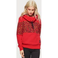 Wzorzysta bluza z kołnierzem - Czerwony. Bluzy marki Cropp. W wyprzedaży za 49.99 zł.