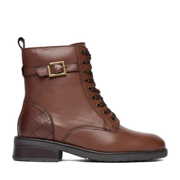 Trzewiki Lasocki. Brązowe botki Lasocki, bez wzorów, bez obcasa, na płaskiej podeszwie, bez zapięcia. Za 199.99 zł.