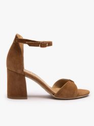 Brązowe eleganckie sandały na słupku. Brązowe sandały Ryłko, bez wzorów, ze skóry, eleganckie, z okrągłym noskiem, bez obcasa, na obcasie, bez zapięcia. Za 399.99 zł.