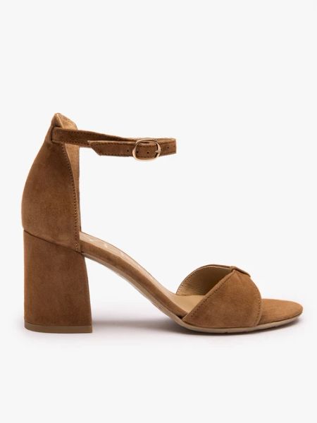 Brązowe eleganckie sandały na słupku. Brązowe sandały Ryłko, bez wzorów, ze skóry, eleganckie, z okrągłym noskiem, bez obcasa, na obcasie, bez zapięcia. Za 399.99 zł.