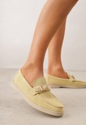 Żółte Mokasyny z Prostokątną Metaliczną Ozdobą Aeleorane. Żółte mokasyny Born2be, z aplikacjami, z materiału, z okrągłym noskiem. Za 119.99 zł.
