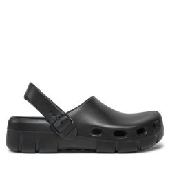 Klapki Birkenstock. Czarne klapki Birkenstock, bez wzorów, bez obcasa, bez zapięcia. Za 349.99 zł.