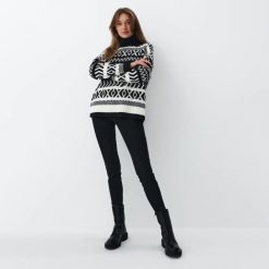 Wzorzysty sweter z golfem - Czarny. Czarne swetry Mohito, l, bez wzorów, bez ramiączek. W wyprzedaży za 129.99 zł.