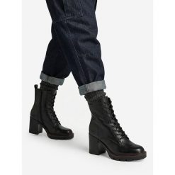Trzewiki G-Star Raw. Czarne botki G-Star Raw, bez wzorów, retro, bez obcasa, na słupku, bez zapięcia. Za 429.99 zł.