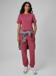4F Spodnie dresowe joggery damskie - burgundowe XS. Czerwone spodnie sportowe 4f, bez wzorów, z dresówki. Za 129.99 zł.