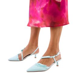 Zielone czółenka z kokardkami i otwartą piętą. Zielone czółenka bez wzorów, z tkaniny, eleganckie, z otwartym noskiem, bez obcasa, na szpilce, bez zapięcia. W wyprzedaży za 75.21 zł.