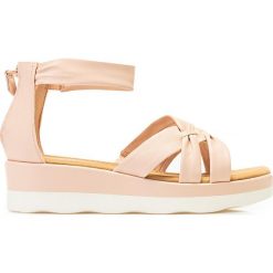 Clarks Sandały Clarks Clara Rae 26165275. Sandały Clarks, bez wzorów, bez obcasa, bez zapięcia. Za 284.90 zł.