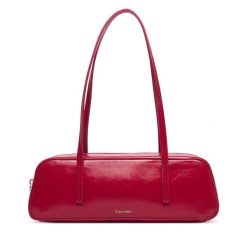 Torebka Calvin Klein. Czerwone torebki klasyczne Calvin Klein, bez wzorów, klasyczne, bez dodatków. Za 489.99 zł.