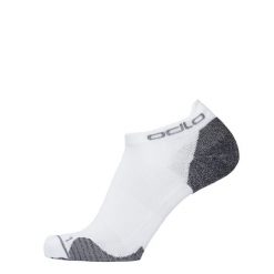 Skarpety do biegania dla dorosłych Odlo Socks short Ceramicool RUN. Białe skarpetki ODLO, bez wzorów. Za 67.68 zł.