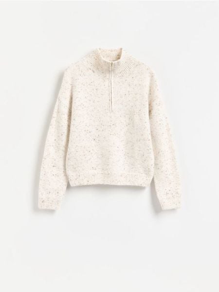 Sweter ze stójką - złamana biel. Swetry Reserved, l, bez wzorów, z dzianiny, bez ramiączek. Za 139.99 zł.