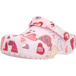 Sandały CROCS CLASSIC VDAY CLOG K Rose. Czerwone sandały Crocs, bez wzorów, z syntetyku, bez obcasa, bez zapięcia. Za 189.99 zł.