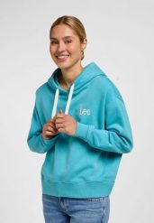 DAMSKA BLUZA LEE ESSENTIAL HOODIE BAY BLUE 112350245. Niebieskie bluzy Lee, m, bez wzorów, bez ramiączek, z kapturem. Za 199.99 zł.