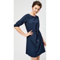 Sukienka z wiązaniem. Niebieskie sukienki MOODO, l, bez wzorów, bez kołnierzyka, bez ramiączek. Za 49.99 zł.