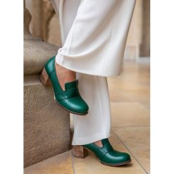 Półbuty na 6 cm słupku - skóra naturalna - model 250 - kolor zielony (38). Zielone półbuty wsuwane Zapato, na jesień, bez wzorów, z jeansu, biznesowe, bez obcasa, na obcasie. W wyprzedaży za 296.10 zł.