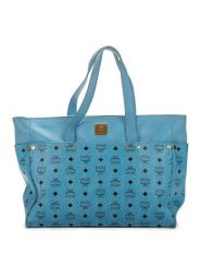 MCM Torebka w kolorze błękitnym - 38 x 29 x 13 cm rozmiar: onesize. Niebieskie torebki klasyczne MCM, bez wzorów, z materiału, bez dodatków. Za 2,022.99 zł.