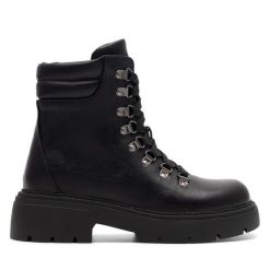 Botki JENNY. Czarne botki Jenny, bez wzorów, bez obcasa, na płaskiej podeszwie, bez zapięcia. Za 118.99 zł.