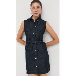 MICHAEL Michael Kors sukienka jeansowa MU2816PM24 kolor granatowy mini prosta. Niebieskie sukienki MICHAEL Michael Kors, na co dzień, bez wzorów, z jeansu, bez kołnierzyka, bez ramiączek, mini, proste. W wyprzedaży za 719.99 zł.