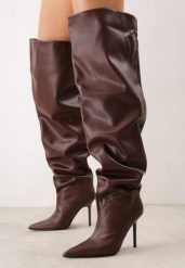 Bordowe Wsuwane Kozaki Slouchy za Kolano na Szpilce Monga. Czerwone kozaki Renee, bez wzorów, eleganckie, ze szpiczastym noskiem, za kolano, bez obcasa, na obcasie, bez zapięcia. Za 259.99 zł.