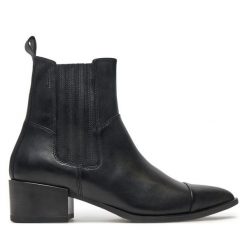 Botki Vagabond Shoemakers. Czarne botki Vagabond Shoemakers, bez wzorów, bez obcasa, na słupku, bez zapięcia. Za 529.99 zł.