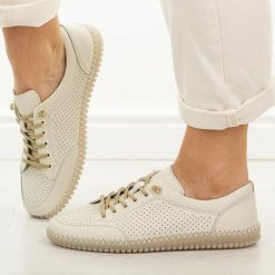 Beżowe ażurowe skórzane półbuty damskie Vinceza 79598. Brązowe półbuty wsuwane VINCEZA, na jesień, w ażurowe wzory, z jeansu, casualowe, z okrągłym noskiem, bez obcasa, na płaskiej podeszwie. Za 249.00 zł.