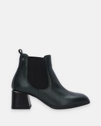 ZIELONE BOTKI NA OBCASIE 37252 ALMUS VERD. Zielone botki Venezia, bez wzorów, ze skóry, bez obcasa, na obcasie, bez zapięcia. Za 279.00 zł.