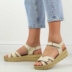 Beżowe sandały damskie Vinceza 46017. Brązowe sandały VINCEZA, bez wzorów, z materiału, eleganckie, bez obcasa, bez zapięcia. Za 139.00 zł.