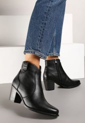 Czarne Botki na Słupku w Stylu Kowbojek z Ozdobnymi Napami Elzinna. Czarne botki Renee, bez wzorów, z koronki, eleganckie, bez obcasa, na obcasie, bez zapięcia. Za 129.99 zł.