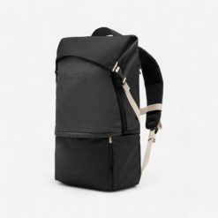 Plecak Urban 25 l kieszeń na buty. Czarne buty treningowe Decathlon, bez wzorów, z materiału, bez zapięcia, do biegania. Za 129.99 zł.