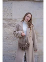 Maison héritage PARIS Skórzana torebka "Mini Sparti" w kolorze beżowym - 29 x 18 x 5 cm rozmiar: onesize. Brązowe torebki klasyczne maison héritage PARIS, bez wzorów, z materiału, przez ramię, bez dodatków. Za 347.99 zł.