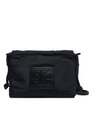 Calvin Klein Torebka LV04F3871G Czarny. Czarne listonoszki Calvin Klein, bez wzorów, z materiału, bez dodatków. Za 329.99 zł.